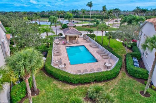3890 Sawgrass Way, Naples FL 34112-3434 exterior