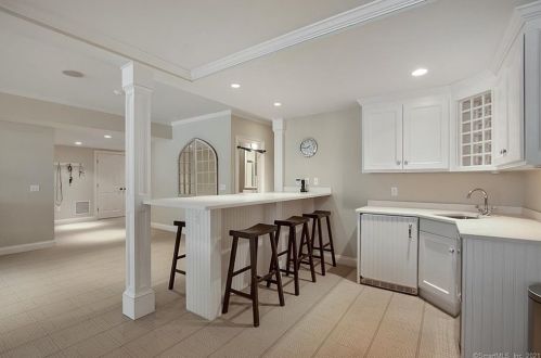 97 Whipstick Rd, Wilton CT 06897-1232 exterior