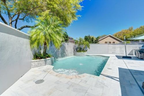 2819 Safe Hbr Dr, Tampa FL 33618-4538 exterior