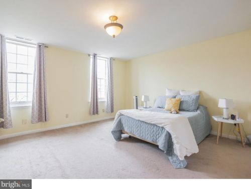 241 Bainbridge St, Philadelphia PA 19146-2034 exterior