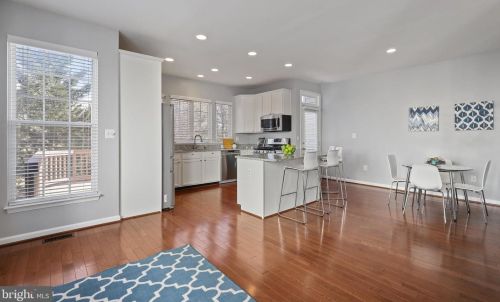 6747 Applemint Ln, Alexandria VA 22310-2649 exterior