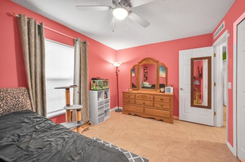 211 Kestor Dr, Fort Pierce FL 34953-5426 exterior