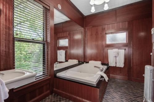 626 4th St, Stillwater MN 55082-4827 exterior