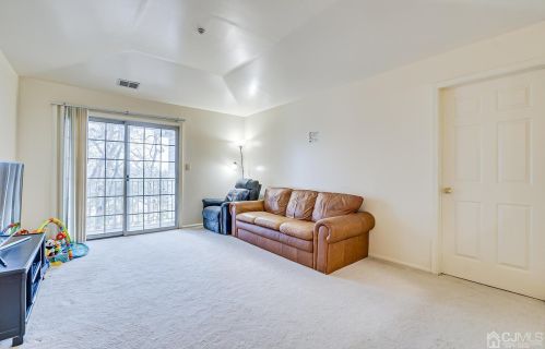 1138 Waterford Dr, Edison NJ 08817-1908 exterior