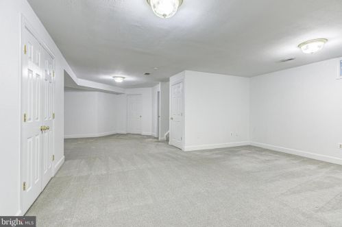 213 Creek Valley Ln, Rockville MD  20850-5603 exterior