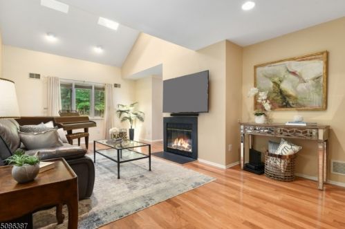 15 Lapis Cir, Town Center NJ 07052-2160 exterior