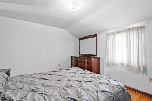 425 Overbrook Blvd, Pittsburgh PA 15210-4405 exterior