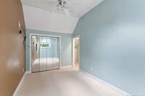 971 Farms Rd, Wallingford CT 06492-1807 exterior