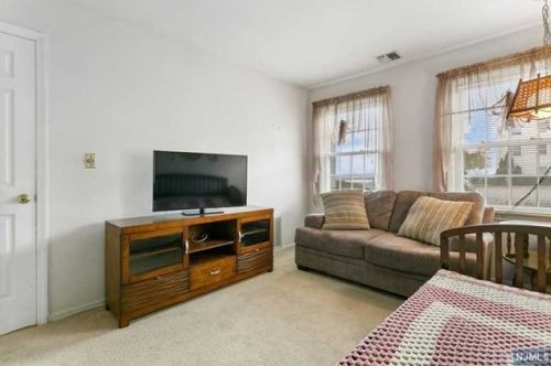 62 Amethyst Ln, Paterson NJ 07501-3361 exterior