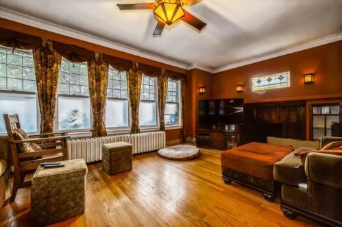 5504 Pensacola Ave, Chicago, IL 60641-1334