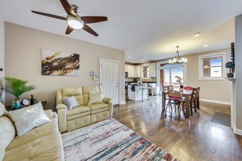 4045 Damen Ave, Chicago, IL 60618-3148