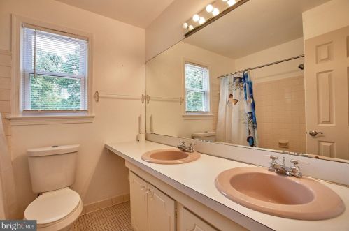 14613 Stonewall Dr, Silver Spring MD 20905-5857 exterior