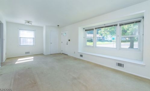 127 Brk Dr, Dover NJ 07801-4704 exterior