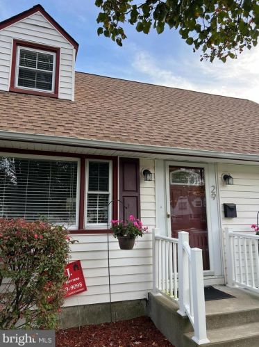 29 Steinway Ave, Trenton, NJ 08618-1618
