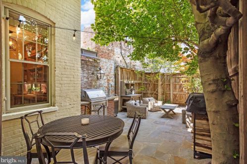 204 Royal St, Alexandria VA  22314-2627 exterior