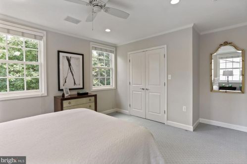 121 6 St, Washington DC 20002-2215 exterior