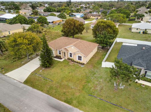 671 Addie St, Fort Pierce, FL 34983-1841
