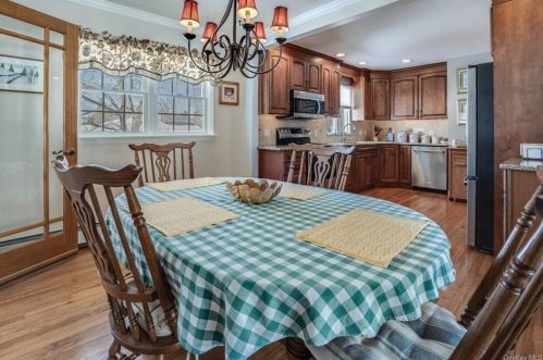 102 Meadow Ln, Poughkeepsie NY 12603-3278 exterior