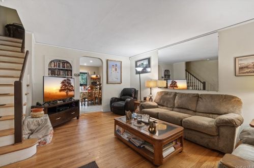 2889 Dewitt Pl, Bronx, NY 10469-5501