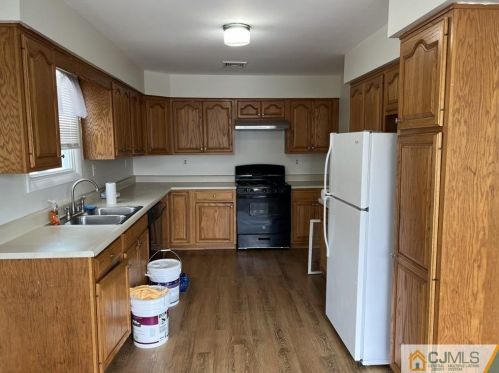 170 Randolph St, Carteret, NJ 07008-2850