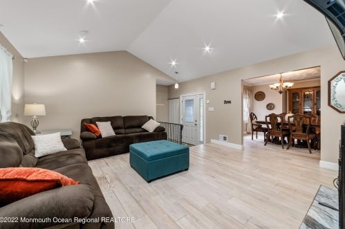 13 Pelican Dr, Berkeley Township NJ 08721-1654 exterior