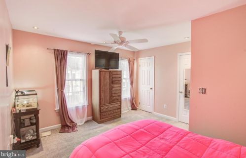 7818 Colonial Springs Blvd, Alexandria VA  22306-2864 exterior