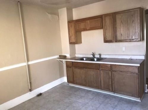 1914 Vienna Ave, Milwaukee WI  53206-2470 exterior