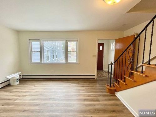 40 Summit Ave, Outwater NJ  07026-2814 exterior