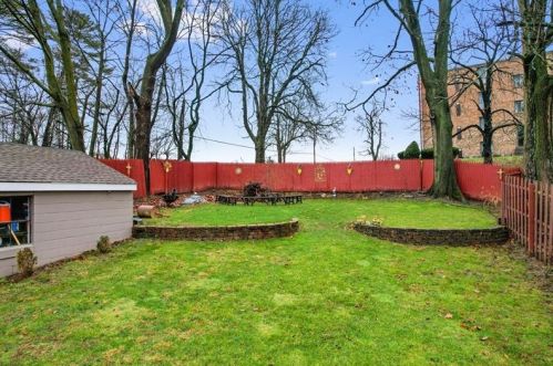 556 Perry Hwy, Pittsburgh PA 15229-2723 exterior