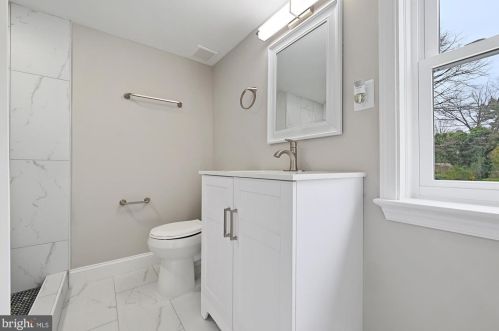 10700 Huntwood Dr, Silver Spring MD  20901-1524 exterior