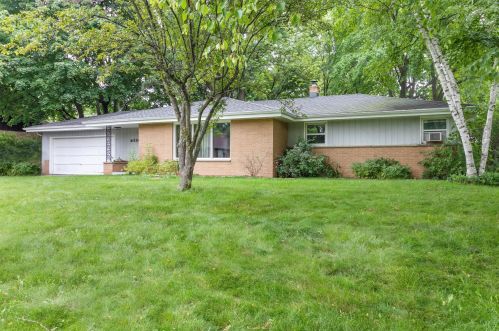 6530 Range Line Rd, Milwaukee, WI 53209-3206