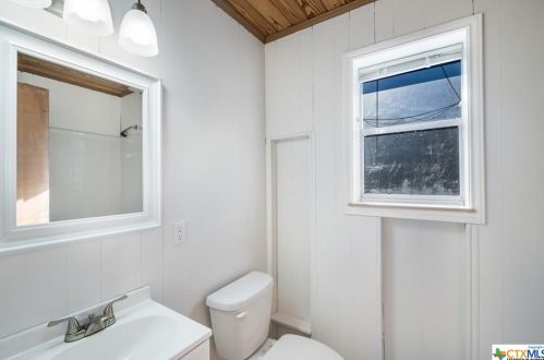 1751 Winding Crk Trl, Spring Branch TX 78070-5327 exterior