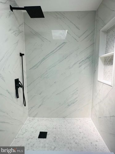 2744 Marshall St, Philadelphia PA 19133-0023 exterior