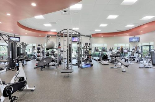 7320 Glenmoor Ln, Naples FL 34104-6748 exterior