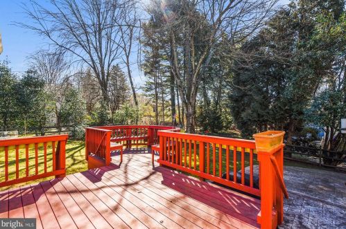 9104 Fls Chapel Way, Rockville MD 20854-2455 exterior