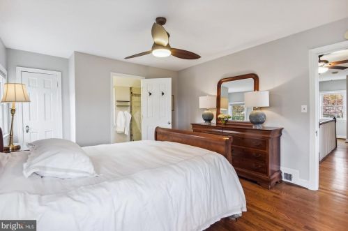 1612 Oakcrest Dr, Alexandria VA 22302-2337 exterior