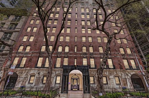 210 Pearson St, Chicago IL  60611-2363 exterior