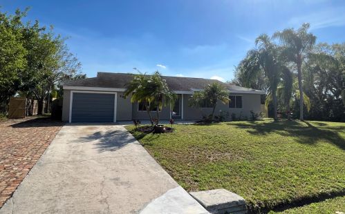 592 Whitmore Dr, Fort Pierce FL  34984-4570 exterior