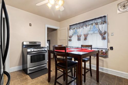 1332 Capitol Dr, Milwaukee WI  53211-1812 exterior