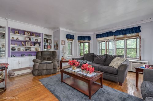 6601 Mozart St, Chicago, IL 60645-4307