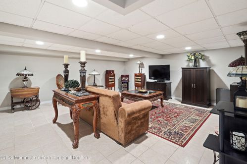 70 Emerald Pl, Clark NJ 07066-1410 exterior