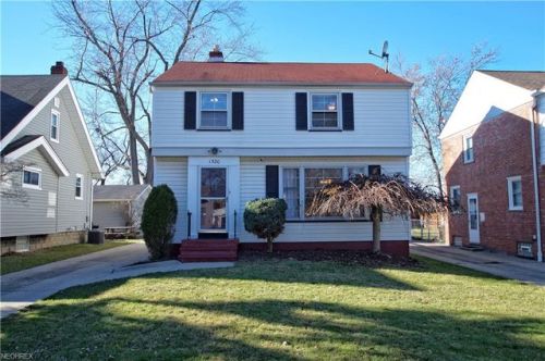 1520 Curry Dr, Cleveland, OH 44124-2706