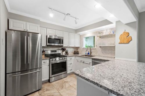 2008 Lacrosse St, Pittsburgh PA 15218-1826 exterior