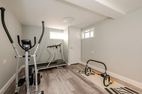 3327 Campbell Dr, Bronx NY 10465-1358 exterior