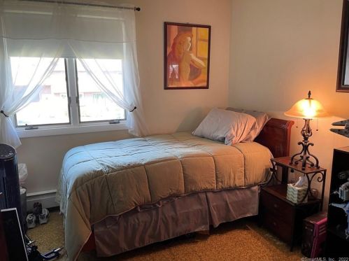 15 Bernardino Ave, Enfield CT 06082-1843 exterior