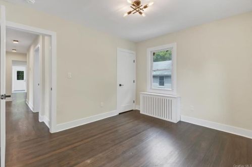 11 Hutchinson Blvd, Mount Vernon NY 10552-2510 exterior