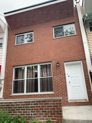 550 Bolton Ave, Bronx NY 10473-2903 exterior