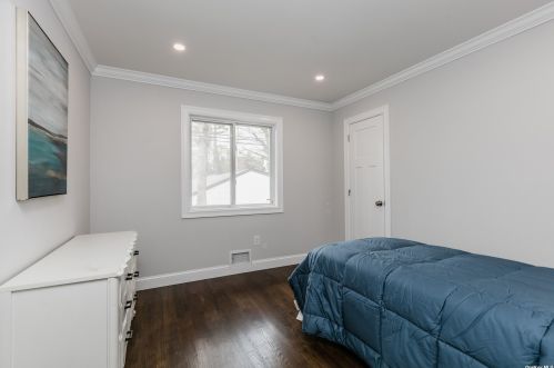 43 Cross Bow Ln, Commack NY  11725-1214 exterior