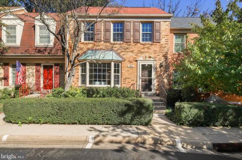 5001 Domain Pl, Alexandria, VA 22311-5006