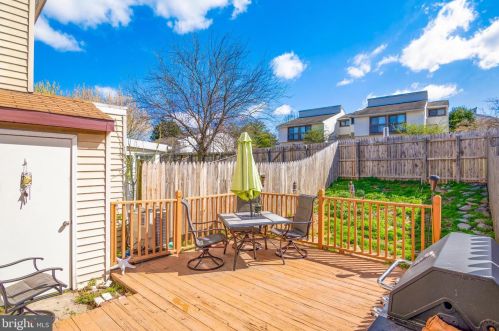 6463 Lacrosse Ln, Glen Burnie MD 21061-8823 exterior